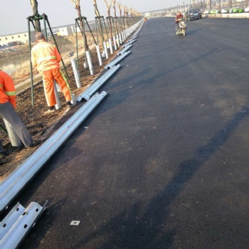 广西百色波形护栏公路护栏防撞护栏护栏板高速护栏护栏板厂家