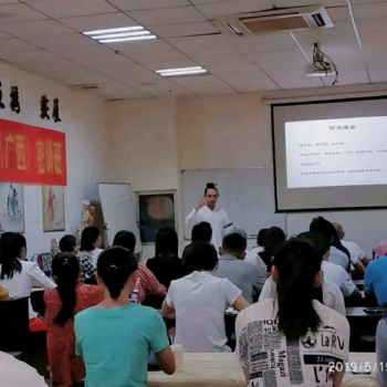 玉林针灸培训学校正规针灸教授系统教针灸推拿技术