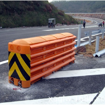 湖南可导向防撞垫厂家高速公路防撞垫隧道口