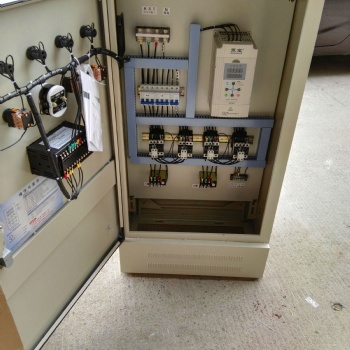 7.5KW水泵变频柜 恒压供水控制柜 变频器