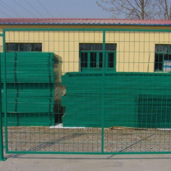 河北护栏网厂家大量现货框架护栏网公路护栏网现货15383381791