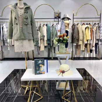 广州品牌折女装认同品牌19新款自由浪漫复古女装尾货库存一手供应