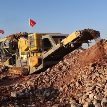移动破碎站机身灵活兼容性强便于恶劣道路容易行驶