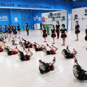 少儿舞蹈培训班加盟连锁