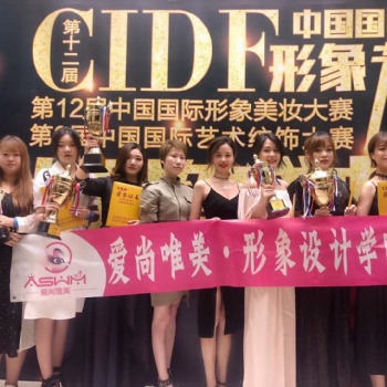 深圳龙岗化妆培训学校哪家好？