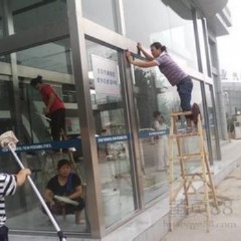 南京鼓楼区下关世茂滨江附近保洁公司 专业擦玻璃