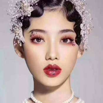 学化妆美甲纹绣美容美睫到玲丽技术学校