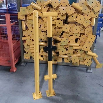建筑工地临时防护栏杆 黄黑色干字柱 临边防护栏立柱现货供应