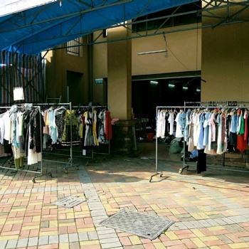 东莞高价回收库存服装回收库存服装尾货