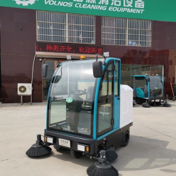 沃尔诺森大型全封闭式扫地机驾驶室户外工厂道路物业洒水