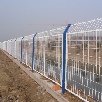 公路护栏网 铁路护栏网 框架护栏网