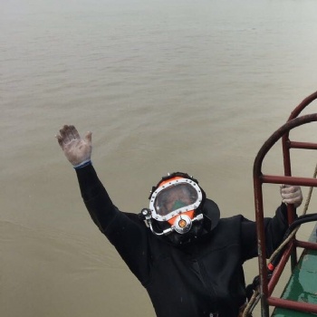 南通中潜水下摄像 检测 水下光缆 电缆铺设 沉船打捞 桩锤打捞公司