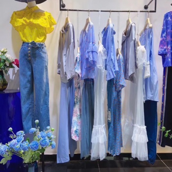 太平鸟 20夏季品牌服装连衣裙批发折扣女装进货渠道