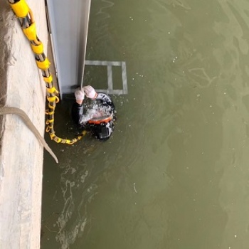 潜水打捞 水下工程 排涝管道 水下管道检查 水上钢板桩 围堰装拆 切割 打捞
