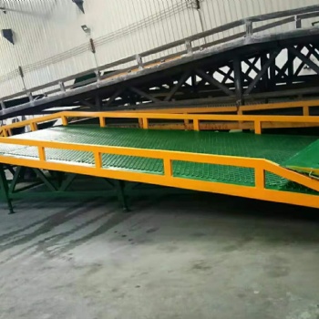 厂家10米10吨移动式登车桥，叉车集装箱登车桥