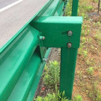 潜山市新规范波形梁护栏护栏简介
