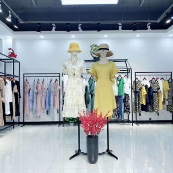 UHOT诱货毛衣外套品牌女装尾货折扣女装品牌折扣女装大衣