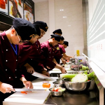 海口厨师学校初中生学厨师报考学校