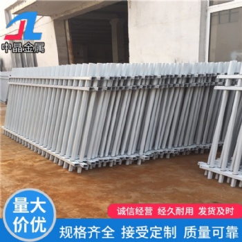 精美彩钢围墙护栏足球运动场草坪绿地栏杆