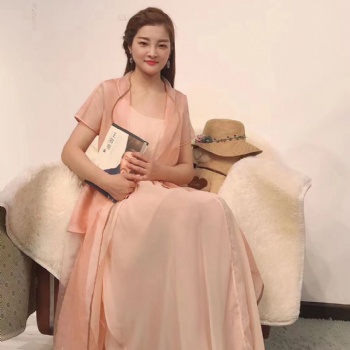 大码装品牌女装批发走份专业就选南宁艾薇萱女装品牌折扣