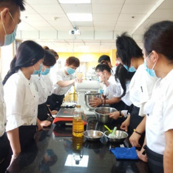 莘县高唐蛋糕培训专业培训学校包就业