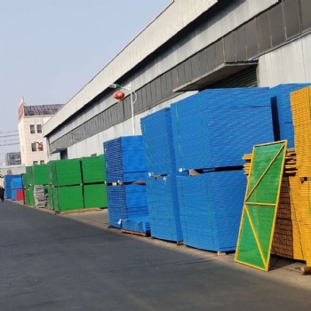 建筑爬架网工地高层外围施工防火防坠安全钢板网米字型爬架冲孔网