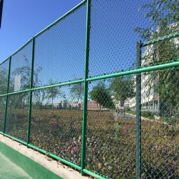 兴友供应体育场围栏 护栏网 支持定制