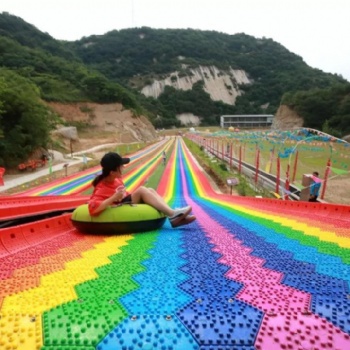 山坡七彩滑道厂家，景区七彩滑道，农庄彩虹滑道 ，小区广场七彩滑道