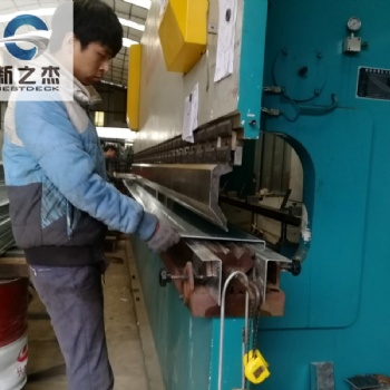 上海新之杰生产深圳会展中心4.0mm几字型钢的7个细节