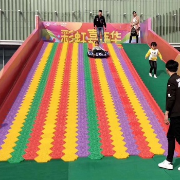 七彩滑草 七彩滑道 彩虹滑道 户外大型游乐设备 网红美陈产品制作设计