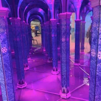 魔幻玻璃镜子迷宫，游乐场游乐设备，网红小屋，星空艺术馆，景区游乐设备