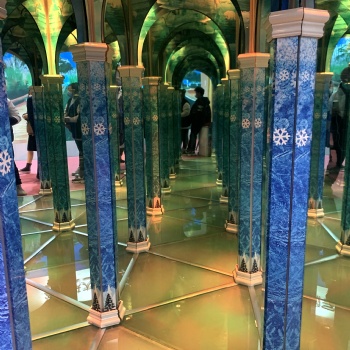 魔幻玻璃镜子迷宫，网红小屋，星空馆，景区游乐设备，商场游乐设备