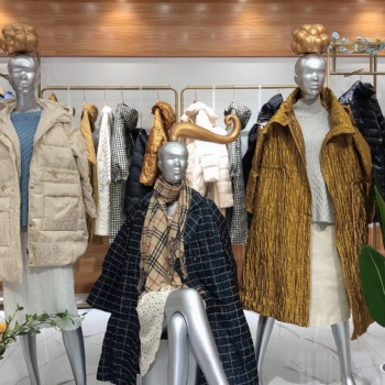广州三杰服饰锦东品牌折扣女装衣服批发_厂家直供货源_0.1折起批春夏装。