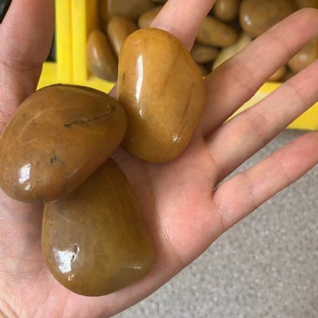 雨花石，黑，白，黄的等各种色彩雨花石