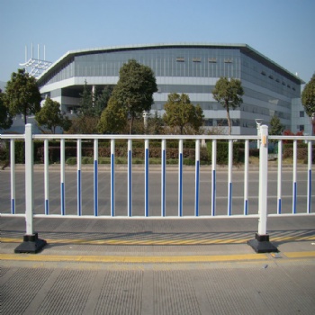 广州定制市政道路护栏 公路马路隔离防撞栏杆 京式围栏锌钢交通护栏