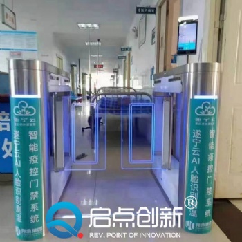 济南**人脸识别测温通道闸系统，多功能健康码识别登记一体机安装