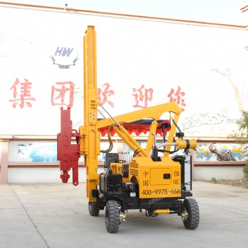 高速公路护栏打桩机小四轮压桩拔桩一体机波形防护栏打桩机