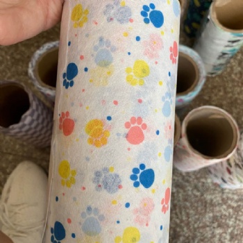 福建厂家供应水刺印花无纺布 猫脚印款 口罩布 可定制