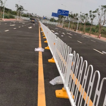 广州市政道路防护栏杆款式定做 清远机动车道京式护栏价格