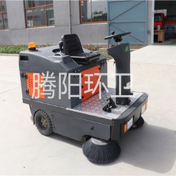山东腾阳环卫TY-1400型电动驾驶式扫地车