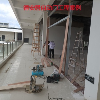 汕尾陆河伟泰工业园香江家居安装钢结构不锈钢包边地弹簧门安装现场
