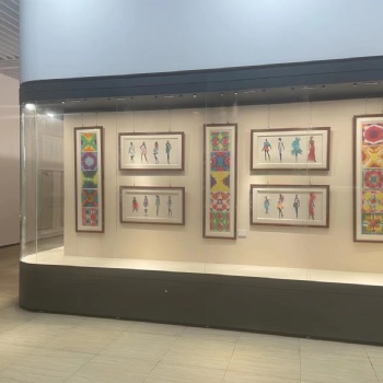 专业定做博物馆展柜玻璃展示柜液压柜