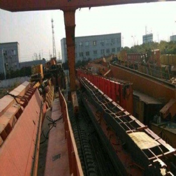 启东地区， 各种型号报废门式起重机，海港吊回收包拆除