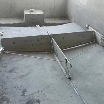 猪场用一拖二去牵引不锈钢刮粪机主机转角轮
