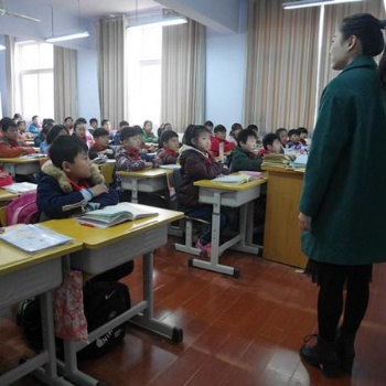 新型物联智能灯具在中小学智慧教室的应用
