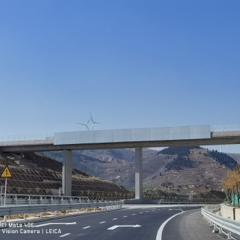 青银高速公路山东广告牌