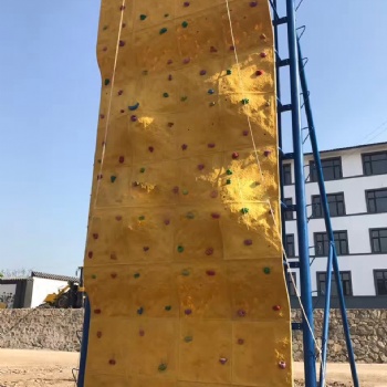 拓展训练器材攀岩墙建设