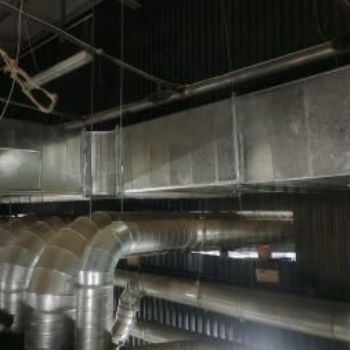 通州区厨房整体排烟工程设计 排油烟管道，排烟罩安装移位